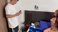 Le tomo fotos a mi peque&ntilde_a hermanastra desnuda, se pone cachonda y terminamos follando muy du Thumb