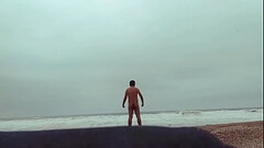 Corriendo desnudo en la playa 3 Thumb