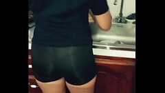 جوزى بيصورنى جايب صاحبه ينكنى دخل عليا المطبخ و زنق زبه من ورا سيحنى قلعنى الكلوت و دخل زبه فى كسى و Thumb