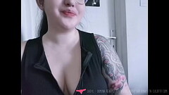 Vends-ta-culotte - Dominatrice fran&ccedil_aise sexy se moque de ta petite bite ridicule pour losers Thumb