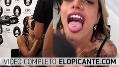 A LIZZY LE GUSTA QUE LE PEGUEN EN LA COLA Thumb