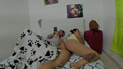 Aprovecho quedarme con la cachonda de mi hermanastra en una habitacion de hotel y se traga toda mi l Thumb