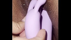 esposa con jugete favorito Thumb